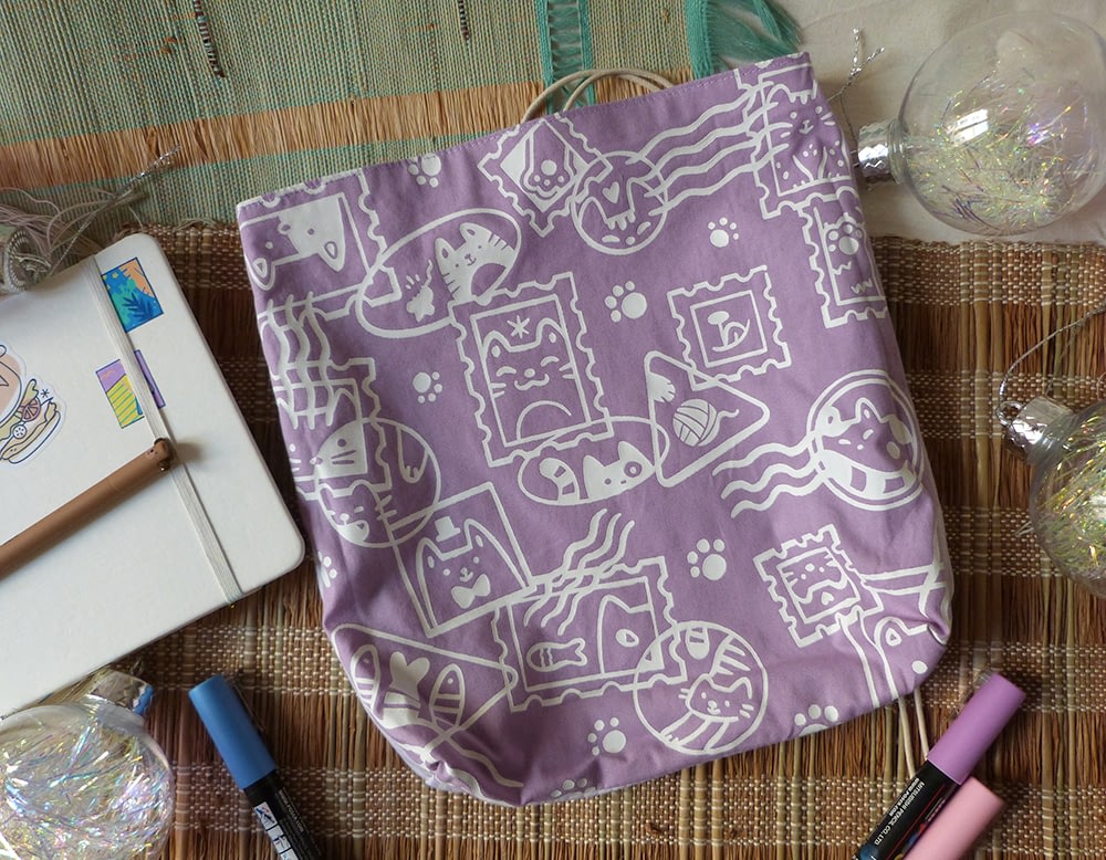 Chats TimbrÃ©s - pochette sÃ©rigraphiÃ©e, violette, faite Ã  la main.